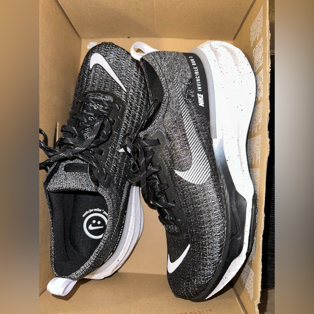 Great for everyday / athletic wear. Size 9.5 men.